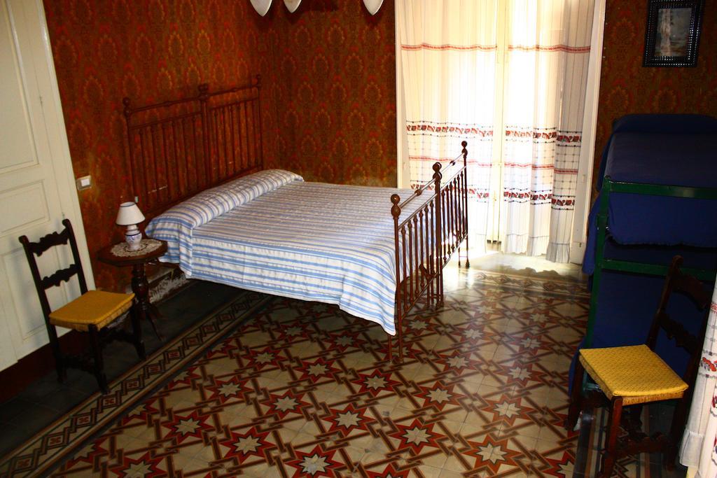 B&B Sotto I Pini Zafferana Etnea Oda fotoğraf