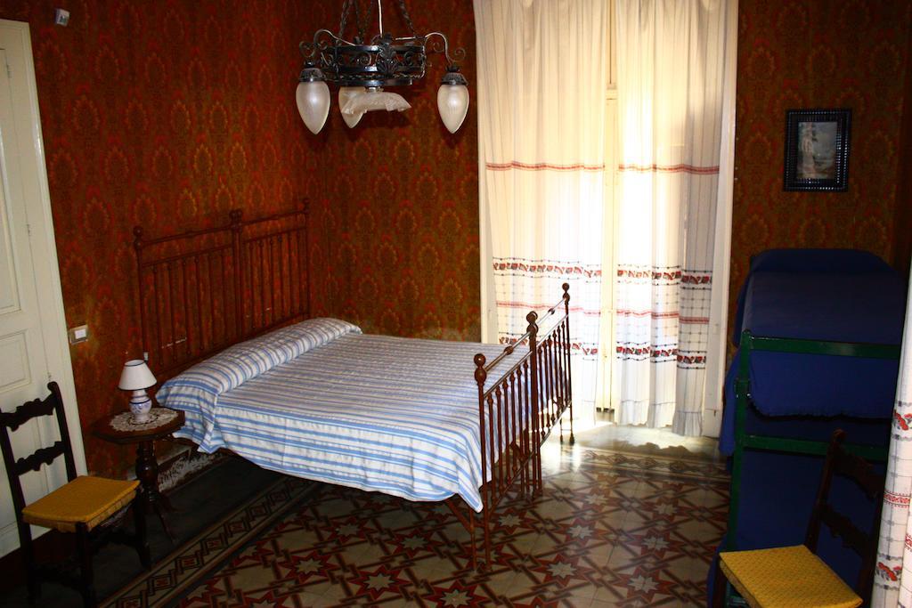 B&B Sotto I Pini Zafferana Etnea Oda fotoğraf